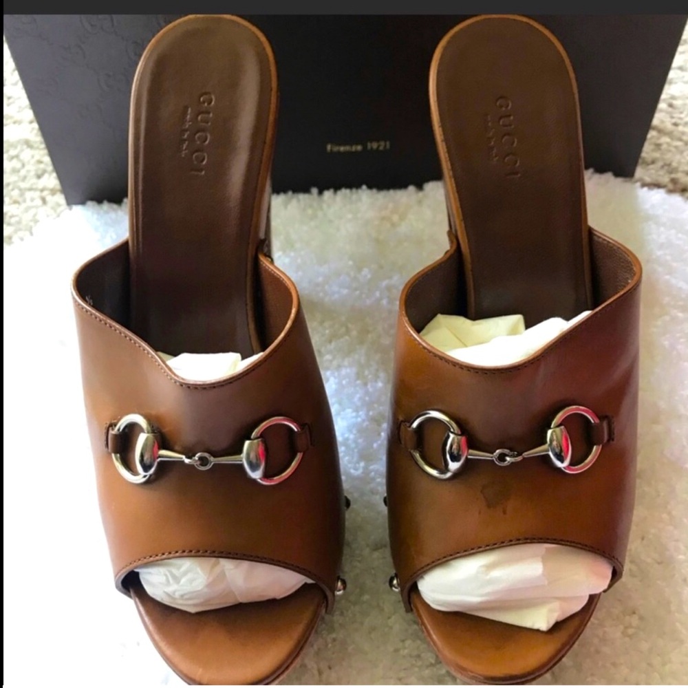 Gucci women’s brown leather horsebit detail platform mules